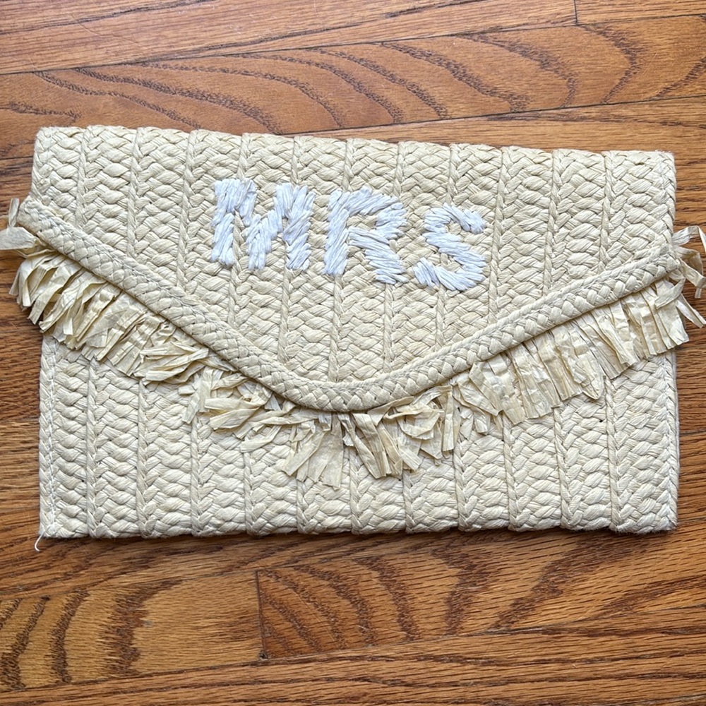 Cute straw clutch - perfect for a newlywed!